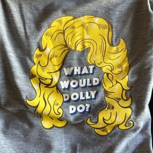 NWT What would Dolly do? Doggy Parton dog T-shirt small￼